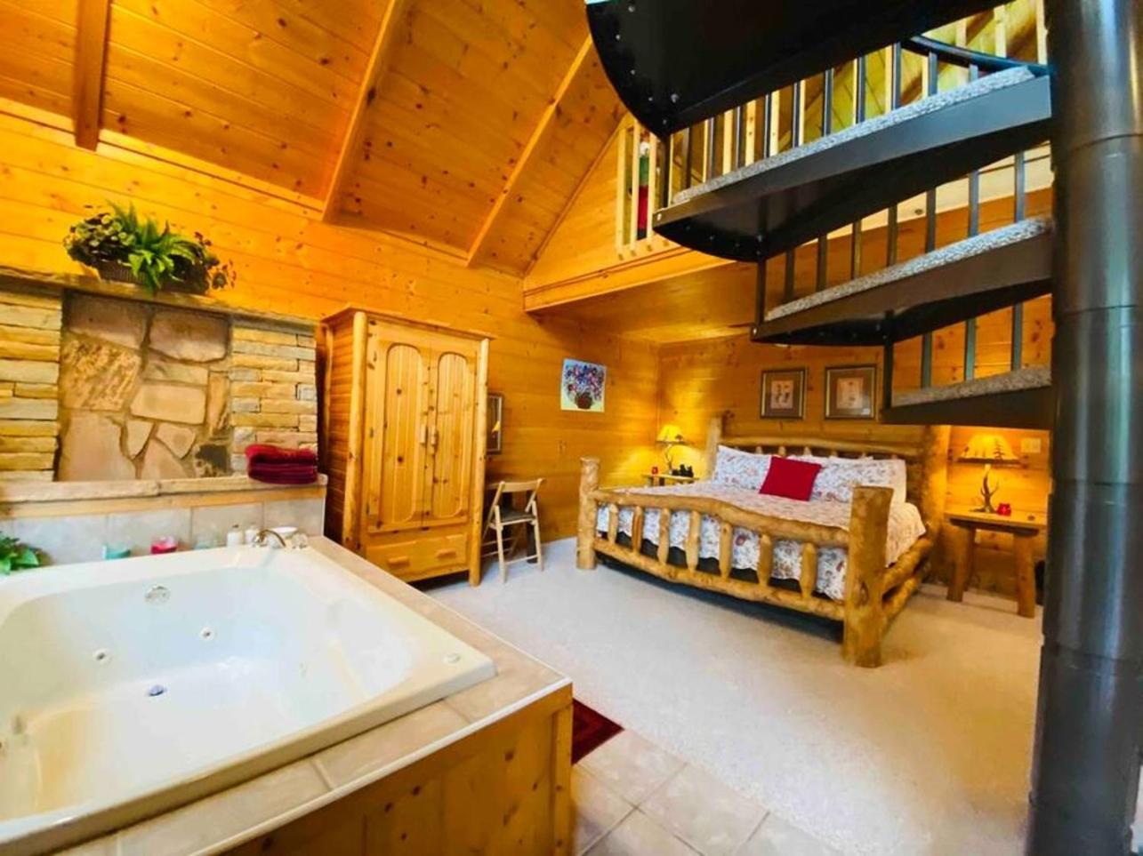 Romantic, Honeymoon Cabin In The Smokies! Gatlinburg Ngoại thất bức ảnh