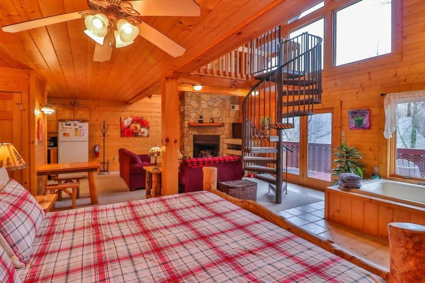 Romantic, Honeymoon Cabin In The Smokies! Gatlinburg Ngoại thất bức ảnh